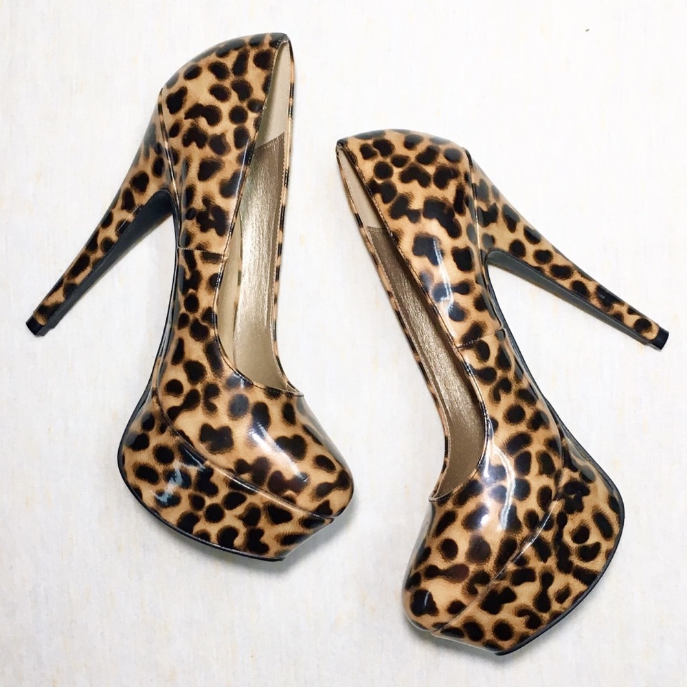 CHARLOTTE RUSSE  Ladies ( Sz 7 ) Leopard Heels